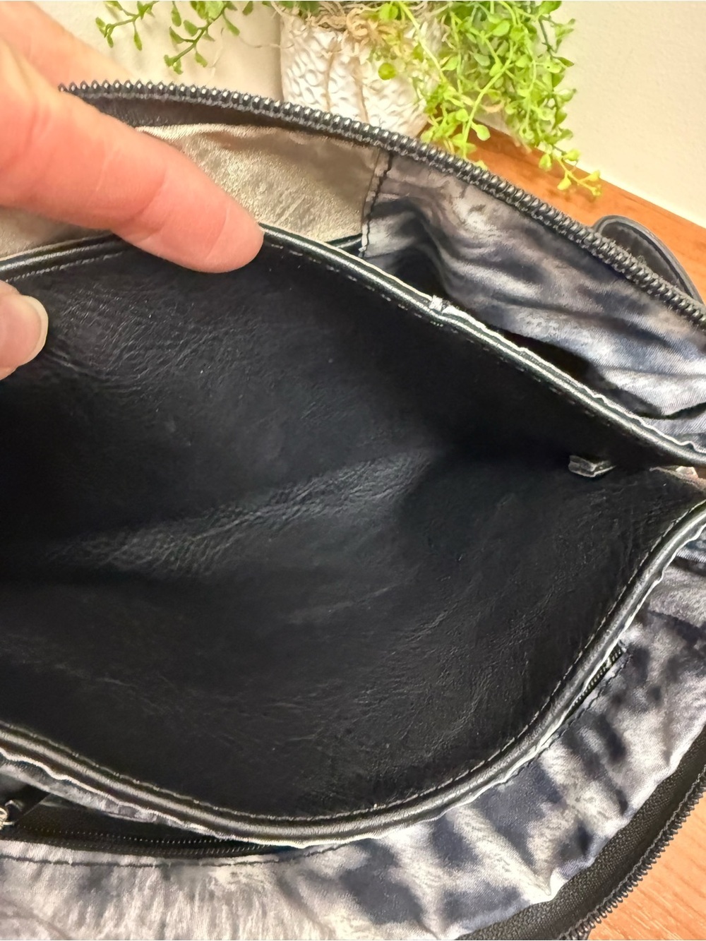 k.Caoll Woven Vegan Leather Crossbody Bag - Black - Picture 7 of 9